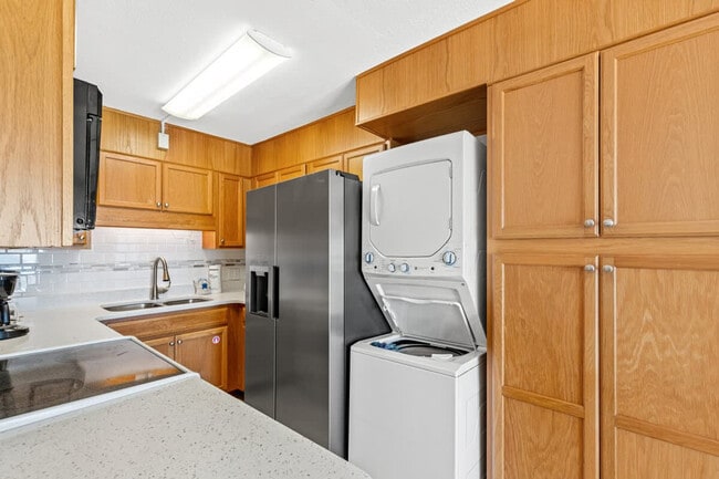 Foto del edificio - 8743 Thomas Dr