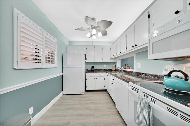 Foto del edificio - 5250 Las Verdes Cir