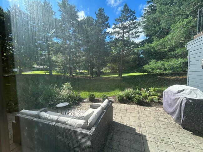 Foto del edificio - 956 Pratt Ridge Ct