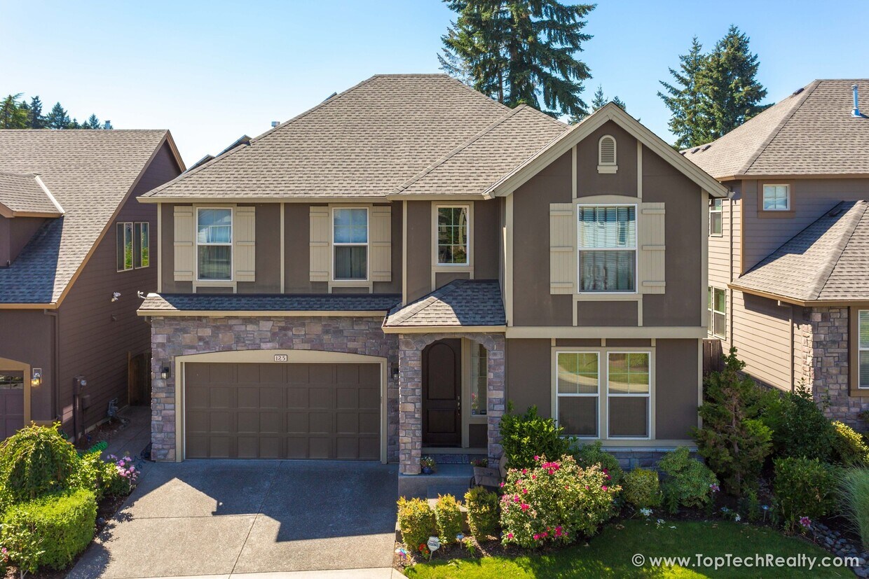 Primary Photo - Stunning 3 BD* 3 Full Bath* Single Family ...