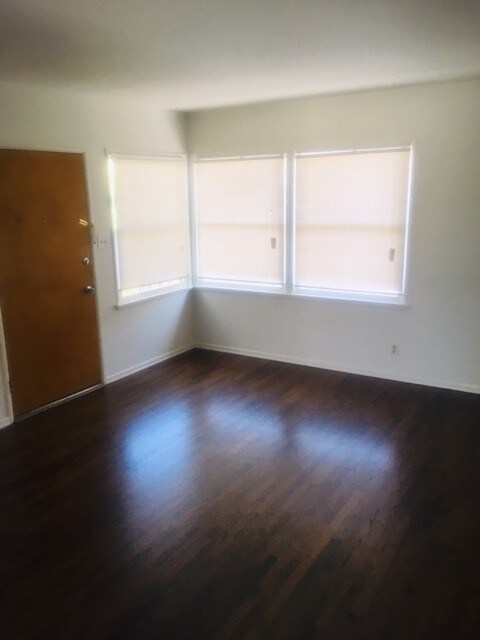esquina de la sala de estar - 10864 National Blvd