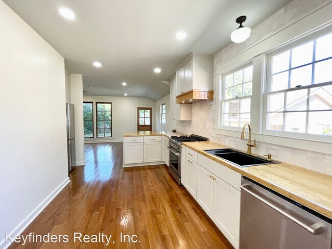 Building Photo - 2 br, 2 bath House - 1460 St Rose Ave.