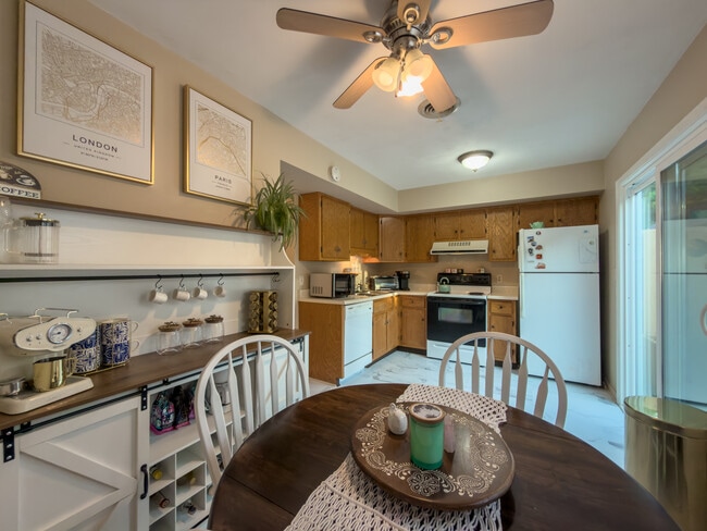 Kitchen w/ appliances - 3 Utica Cir