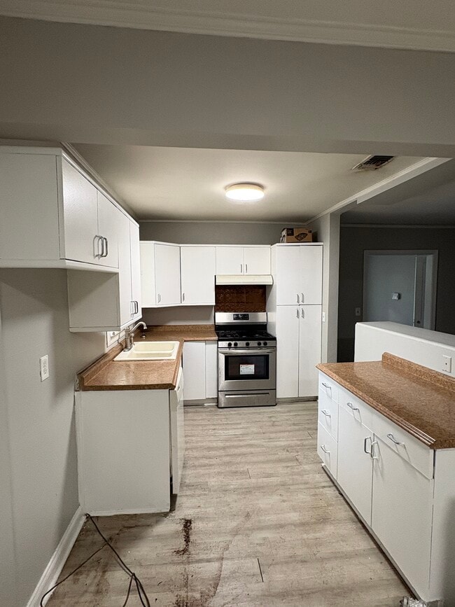 Building Photo - 18 Oak Forest Dr