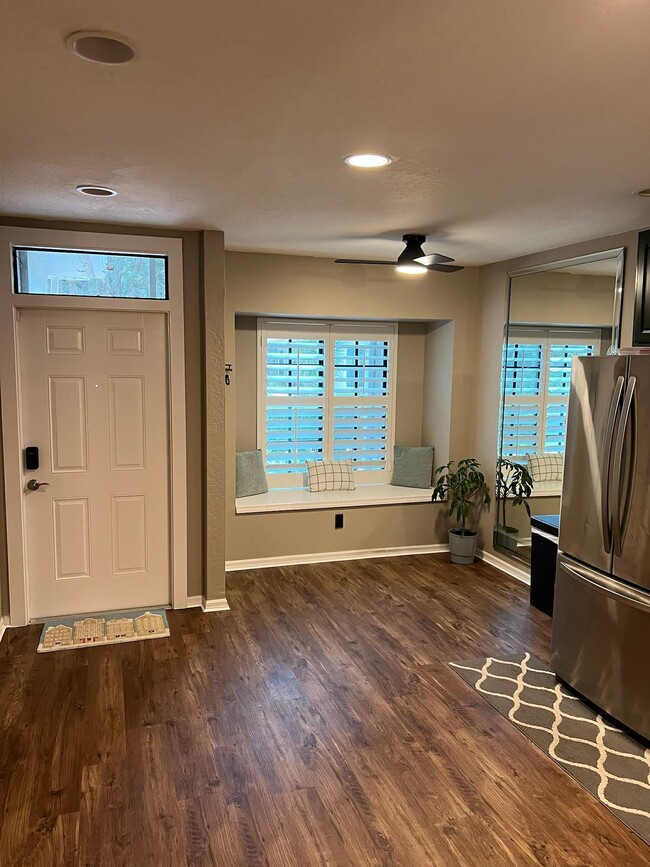 Foto del edificio - 7575 Meadow Lakes Dr