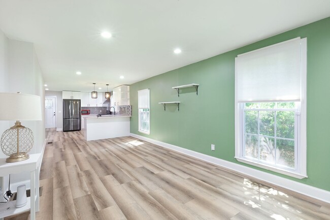 Foto del edificio - Updated 3bd/2ba Ranch Blocks From Downtown...
