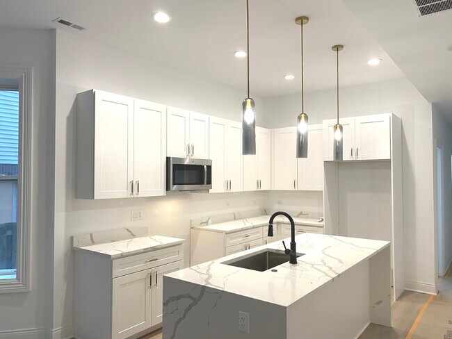 Building Photo - 1362 N WOLCOTT Ave