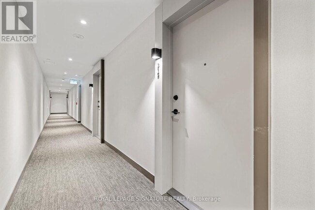 Photo du bâtiment - 8020 Derry Rd