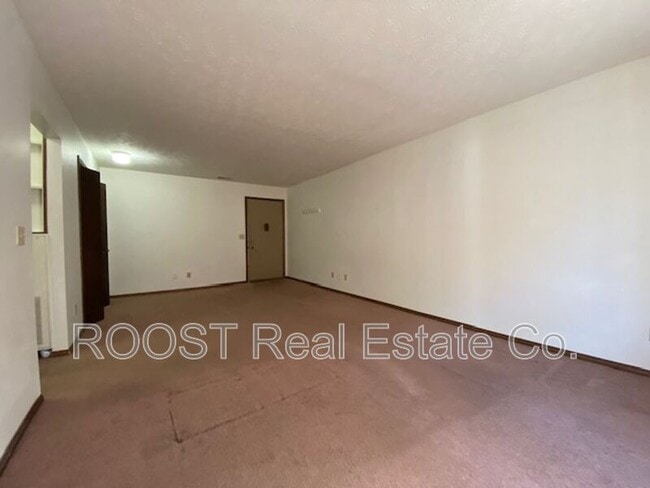 Building Photo - 5 N Chillicothe St