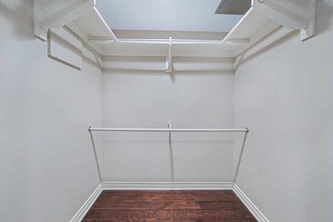 Walk In Closet - 7100 Alvern St