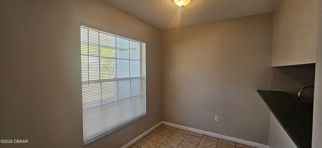 Building Photo - 335 S Osceola St