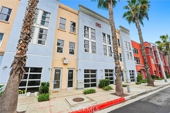 Building Photo - 911 E Santa Ana Blvd