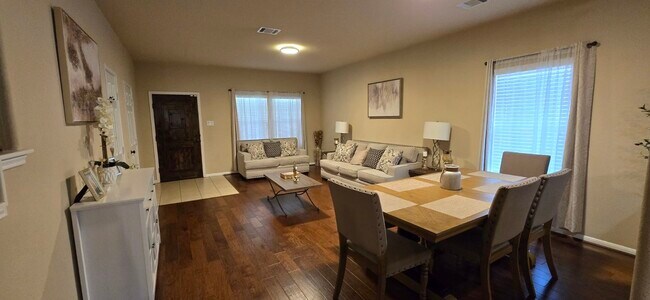 Foto del edificio - 10111 Bitternut Hickory Ln