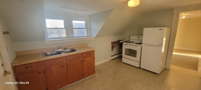 Building Photo - 93 Baldwin St