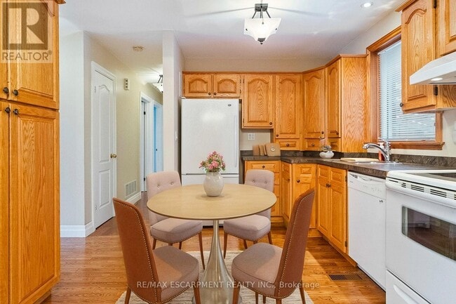 Photo du bâtiment - 249 Southview Rd