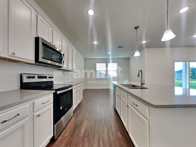 Building Photo - 550 Onate Cir