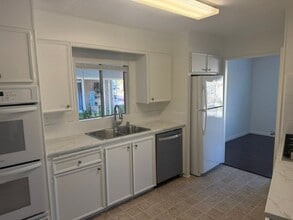 Building Photo - 60 Margarita Ave