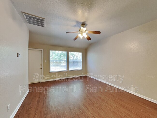 Foto del edificio - 8823 Pensive Dr