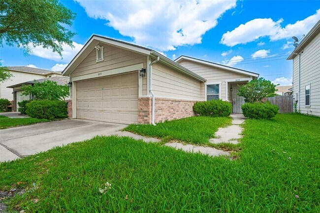 Foto del edificio - 8435 Westknoll Ln