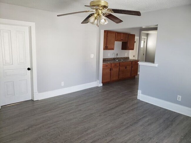 Foto del edificio - Upper Three Bedroom on NW Side of Grand Ra...