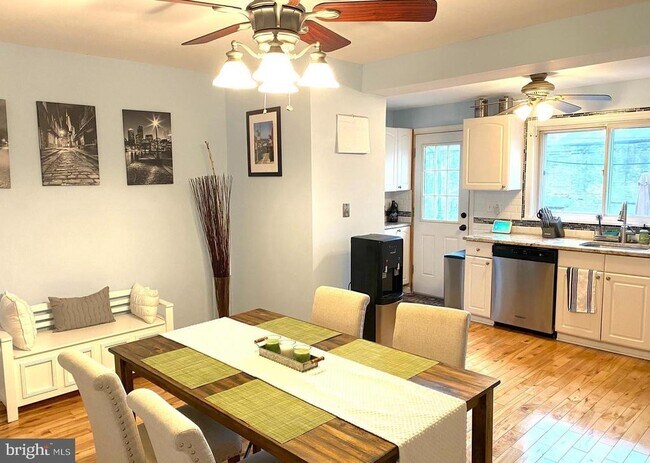 Foto del edificio - 4412 Mitchell St
