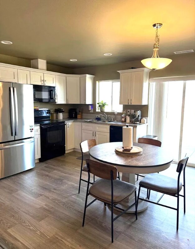 Foto del edificio - 216 E Montmorency Blvd