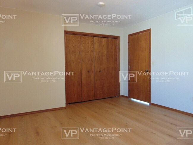 Building Photo - 2729 W Glenpark Dr