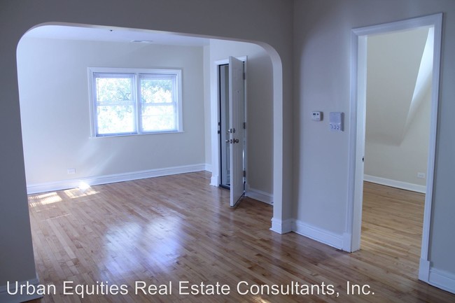 Building Photo - CMHDC-ALB, LLC 2101 N LeClaire Ave