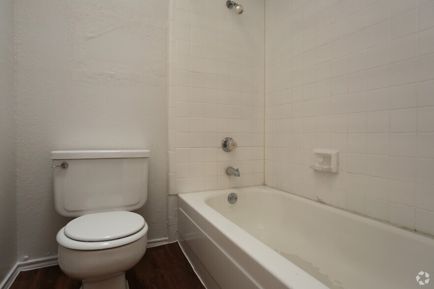 Bathroom Fixtures Grapevine Texas shorewood park townhomes rentals - grapevine, tx | apartments Bathroom Fixtures Grapevine Texas shorewood park townhomes rentals - grapevine, tx | apartments