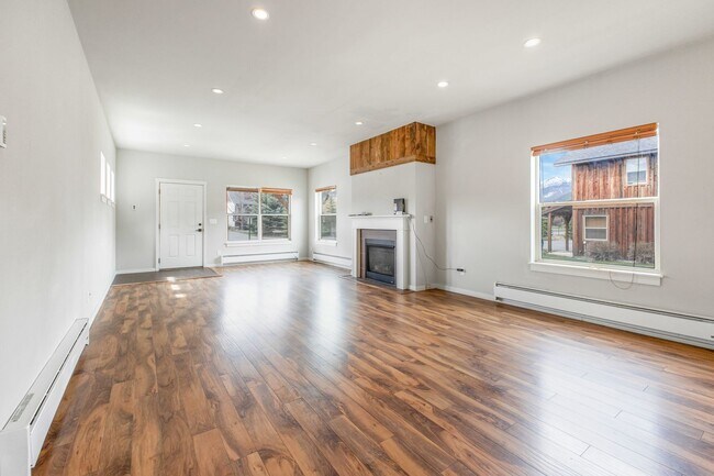 Foto del edificio - Pet-Friendly Big Sky Townhome in the Perfect Location