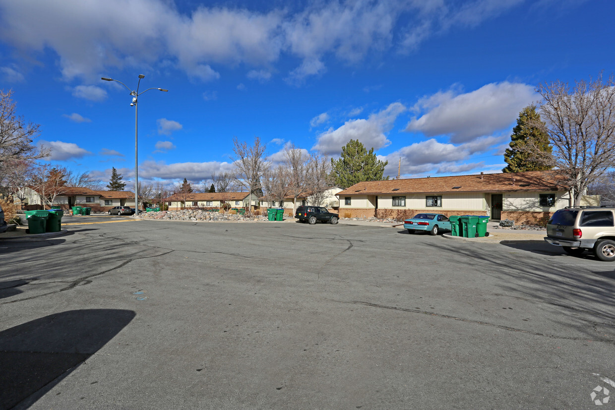 Building Photo - Essex Manor Apartments