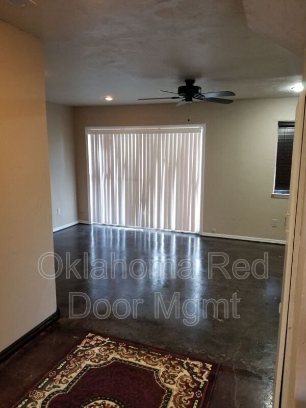 Foto del edificio - 1620 Claudia Dr