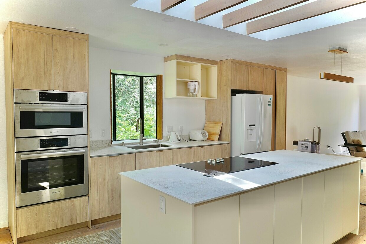 Foto principal - 2440 140th Avenue Northeast, Unit 9