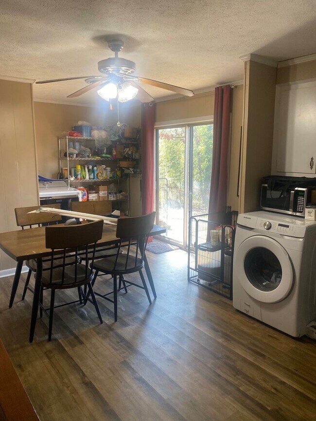 Foto del edificio - 2709 Persimmon Dr