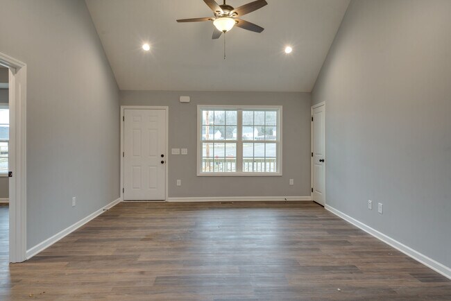 Building Photo - 606 Anna’s way