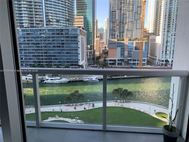 Foto del edificio - 475 Brickell Ave