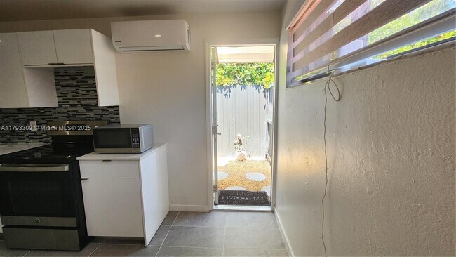 Foto del edificio - 9740 Colonial Dr