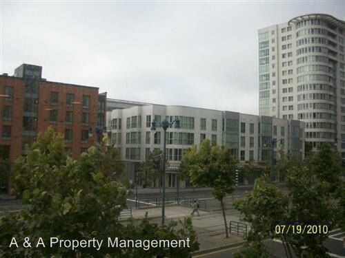 Building Photo - 250 King St