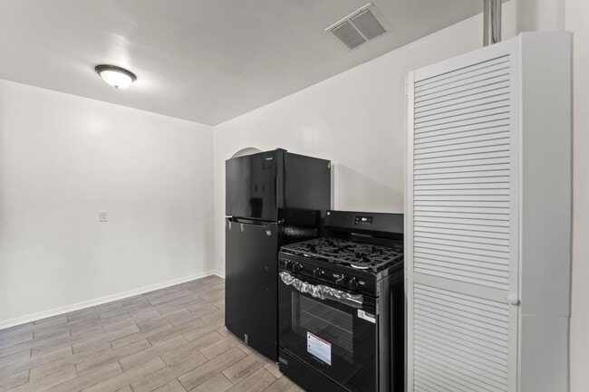 Foto del edificio - 10639 Fitzroy Ave