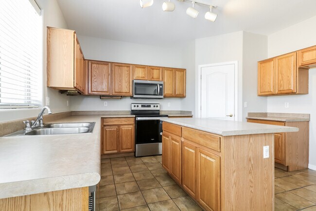 Building Photo - 24828 W Rosita Ave