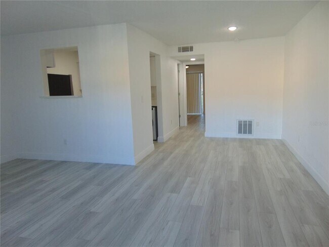 Foto del edificio - 9005 Tudor Dr