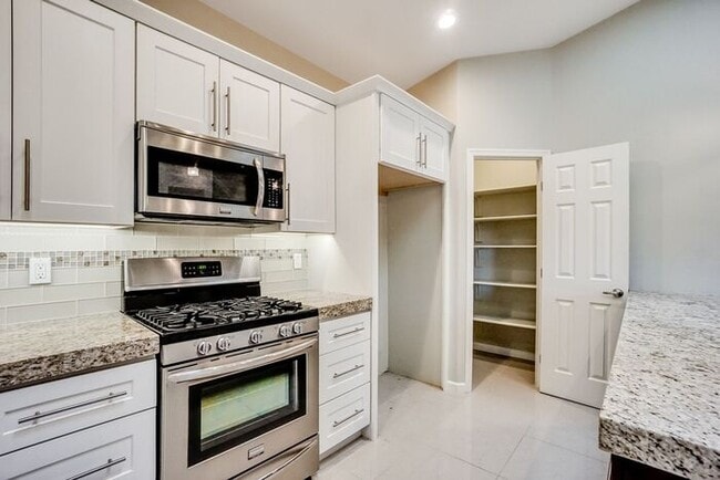 Building Photo - 820 N Western Ridge Trail