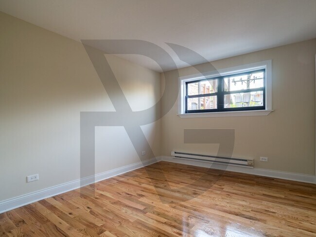 Building Photo - Brand new renovation with laundry in unit