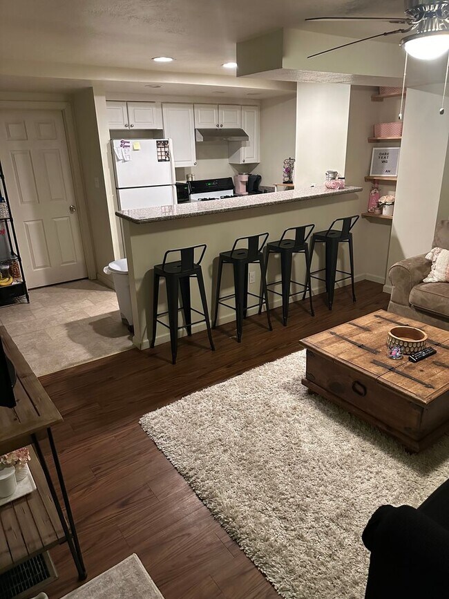 Photo - 1927 Fox Wy Apartment