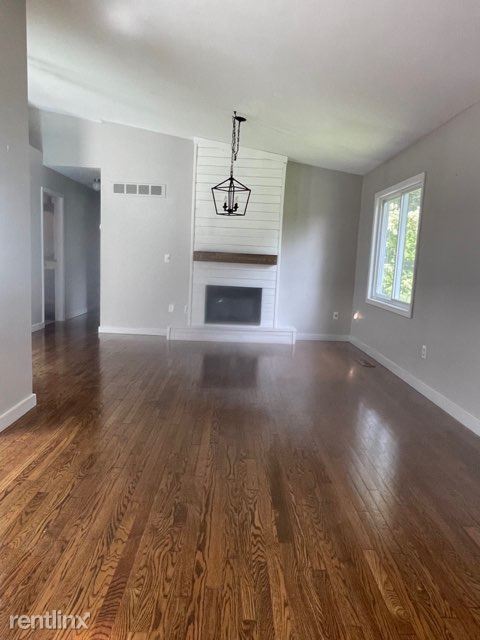 Building Photo - 4 br, 2.5 bath House - 310 Kendry