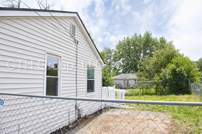 Building Photo - 1635 Ransburg Ave