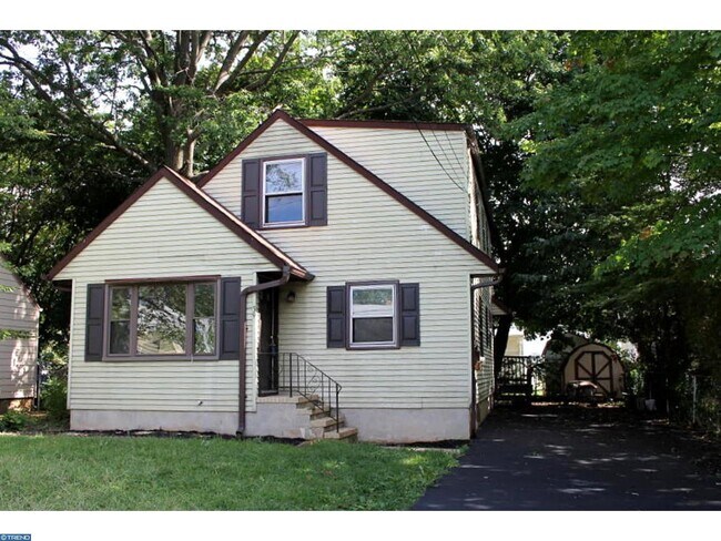 Walking distance to TCNJ - 39 Ardsley Avenue