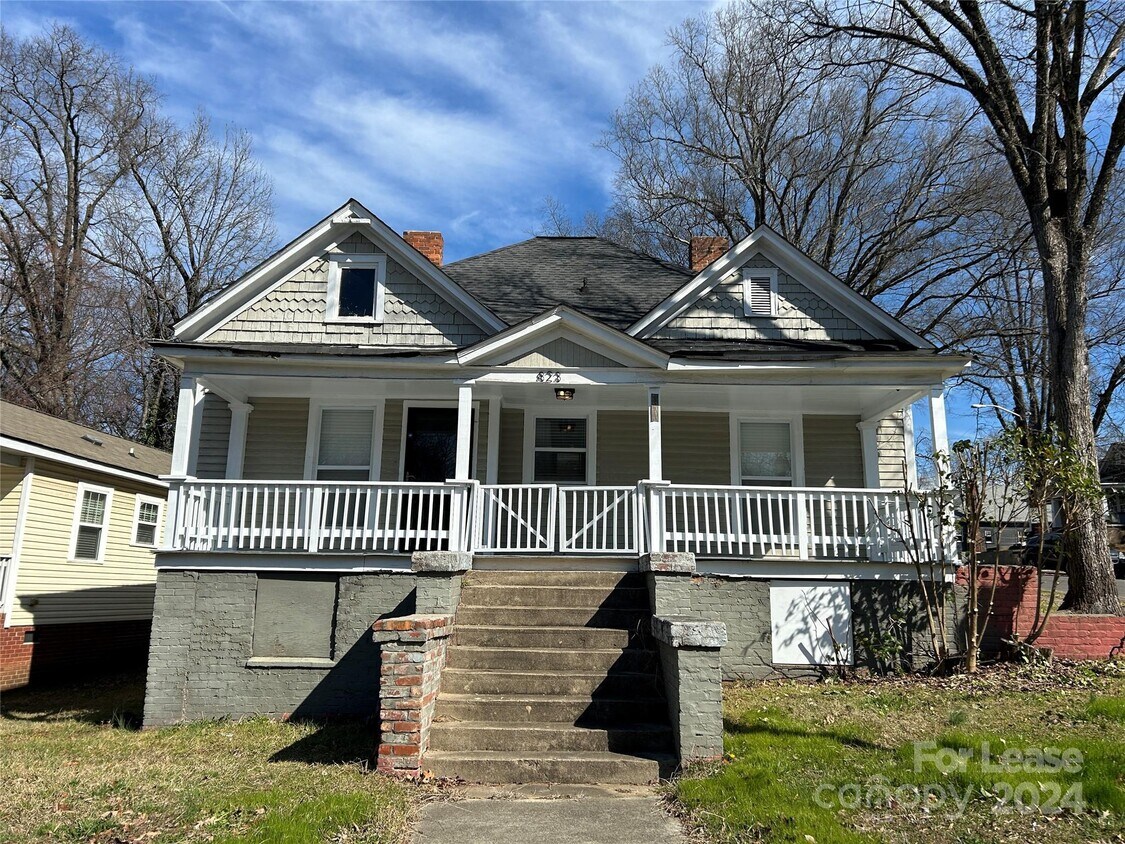 Primary Photo - 823 Parkwood Ave