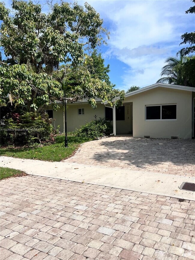 Building Photo - 7350 SW 96th St