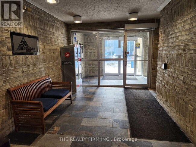 Photo du bâtiment - 735 Deveron Crescent